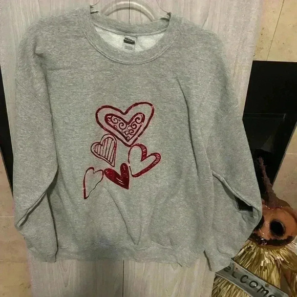 Sweatshirt with red hearts. Black hearts on left inner sleeve. Large. Golden. - Picture 1 of 4